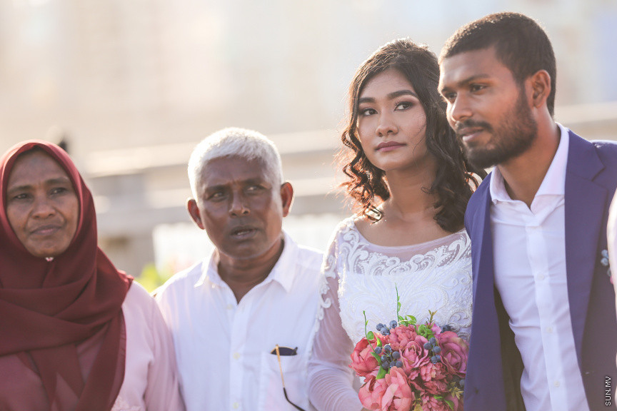 އޮގަސްޓް 31، 2018: މާލެއާއި ހުޅުލެ ގުޅާލާ ބުރިޖު (ސިނަމާލެ ބުރިޖު) މަތީ ކުރެވުނު ކައިވެނި ޕާޓީތަކުގެ ތެރެއިން -- ސަން ފޮޓޯ/ ފަޔާޒު މޫސާ