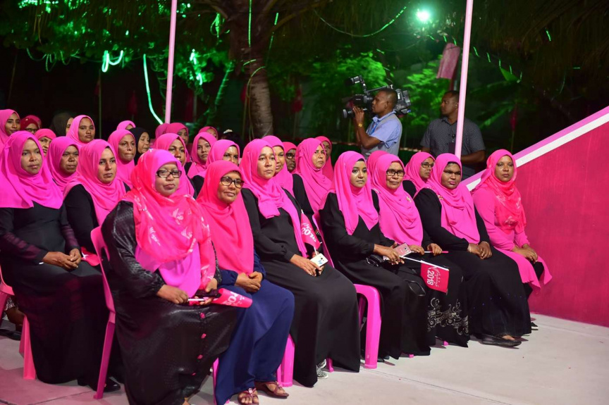 ރައީސް ޔާމީން ޅ. ހިންނަވަރަށް ވަޑައިގަތުން -- ފޮޓޯ/ ރައީސް އޮފީސް