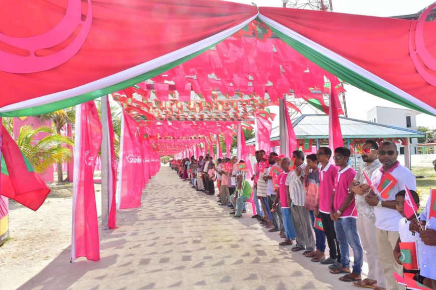ޅ. ކުރެންދޫގެ ގޮނޑުދޮށް ހިމާޔަތްކުރުމުގެ މަޝްރޫޢުގެ ނިމުން ފާހަގަކުރުމަށް ރައީސް ޔާމީން ވަޑައިގަތުން -- ފޮޓޯ/ ރައީސް އޮފީސް
