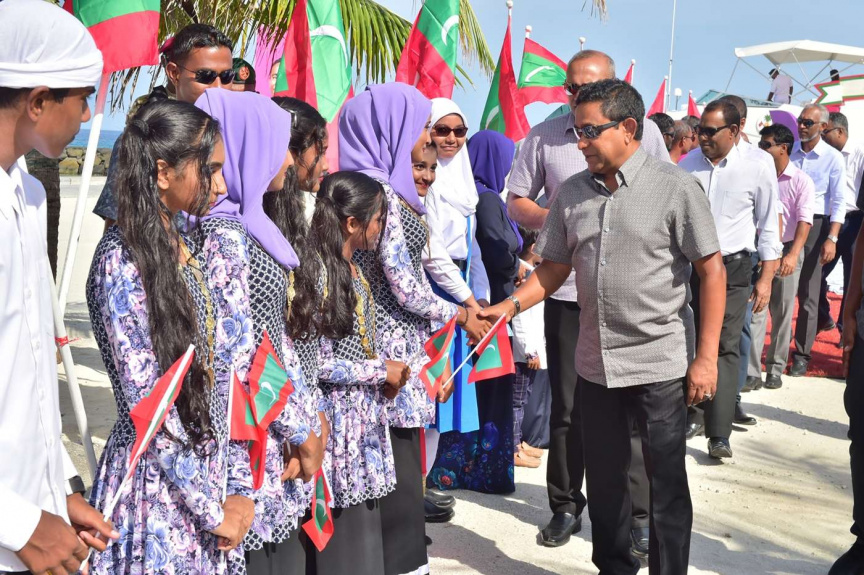 ޅ. ކުރެންދޫގެ ގޮނޑުދޮށް ހިމާޔަތްކުރުމުގެ މަޝްރޫޢުގެ ނިމުން ފާހަގަކުރުމަށް ރައީސް ޔާމީން ވަޑައިގަތުން -- ފޮޓޯ/ ރައީސް އޮފީސް