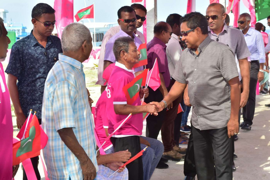 ޅ. ކުރެންދޫގެ ގޮނޑުދޮށް ހިމާޔަތްކުރުމުގެ މަޝްރޫޢުގެ ނިމުން ފާހަގަކުރުމަށް ރައީސް ޔާމީން ވަޑައިގަތުން -- ފޮޓޯ/ ރައީސް އޮފީސް