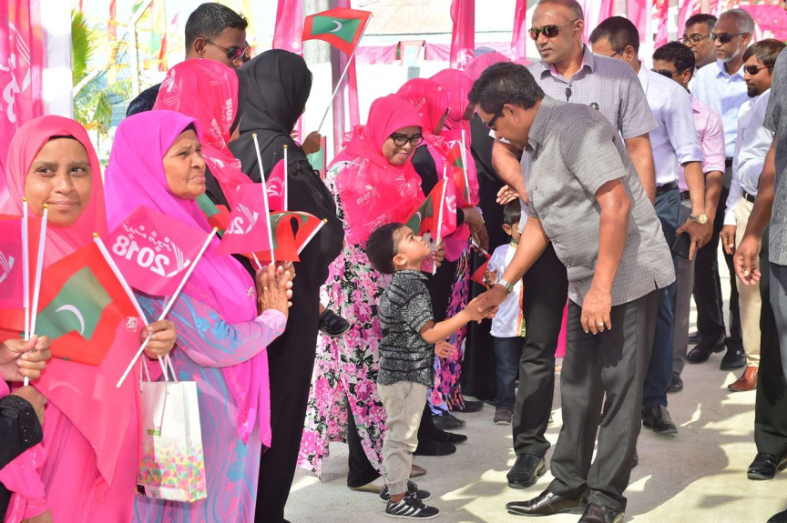 ޅ. ކުރެންދޫގެ ގޮނޑުދޮށް ހިމާޔަތްކުރުމުގެ މަޝްރޫޢުގެ ނިމުން ފާހަގަކުރުމަށް ރައީސް ޔާމީން ވަޑައިގަތުން -- ފޮޓޯ/ ރައީސް އޮފީސް