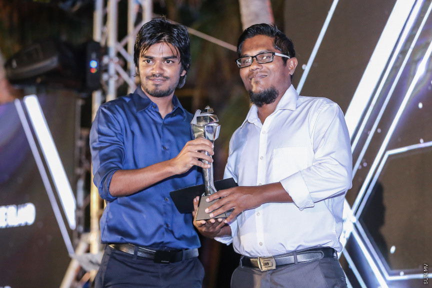 31 އޯގަސްޓް 2018: މަޓާޓޯ މޯލްޑިވްސް ޓްރެވަލް އެވޯޑްސް 2018 ގެސްޓްހައުސް އެޑިޝަން: ލީޑިންގް ބީޗު އައިލެންޑް އަދި ލީޑިންގް ގެސްޓްހައުސް އައިލެންޑްގެ އެވޯޑު ލިބުނީ އއ. އުކުޅަހަށް -- ސަން ފޮޓޯ/ ފަޔާޒު މޫސާ