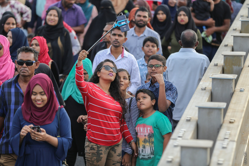ސެޕްޓެމްބަރ 1، 2018: މާލެ/ހުޅުލެ ބުރިޖު (ސިނަމާލެބުރިޖު)  އާންމުންނަށް ދައްކާލުމުގެ ހަރަކާތްތަކުގެ ތެރެއިން -- ސަން ފޮޓޯ/ ފަޔާޒު މޫސާ