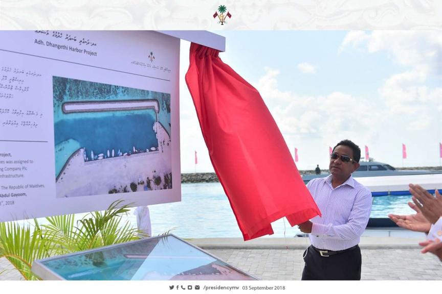 ސެޕްޓެމްބަރ 3، 2018: ރައީސް ޔާމީން އދ. ދަނގެތީގެ ބަނދަރު ހުޅުއްވައިދެއްވައި އެރަށުގެ ފެނުގެ ޚިދުމަތް އިފްތިތާޙްކޮށްދެއްވުން -- ފޮޓޯ/ ރައީސް އޮފީސް