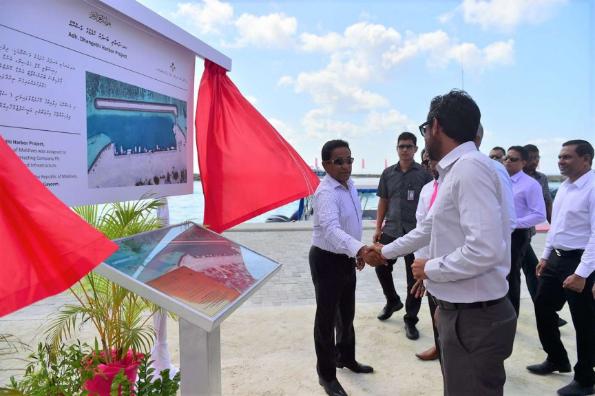 ސެޕްޓެމްބަރ 3، 2018: ރައީސް ޔާމީން އދ. ދަނގެތީގެ ބަނދަރު ހުޅުއްވައިދެއްވައި އެރަށުގެ ފެނުގެ ޚިދުމަތް އިފްތިތާޙްކޮށްދެއްވުން -- ފޮޓޯ/ ރައީސް އޮފީސް