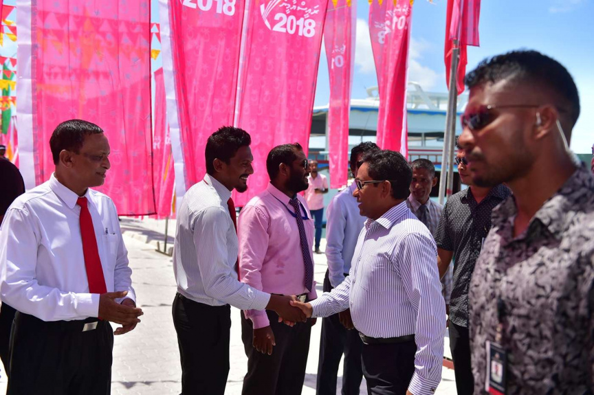 ސެޕްޓެމްބަރ 3، 2018:  އދ. މަހިބަދޫގައި މަގު ހެދުމުގެ މަސައްކަތް ނިމުން ރަސްމިއްޔާތުގައި ރައީސް ޔާމީން ބައިވެރި ވެޑައިގަތުން -- ފޮޓޯ/ ރައީސް އޮފީސް