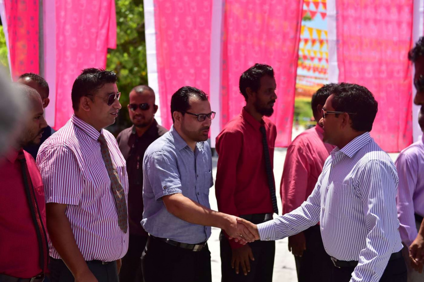 ސެޕްޓެމްބަރ 3، 2018:  އދ. މަހިބަދޫގައި މަގު ހެދުމުގެ މަސައްކަތް ނިމުން ރަސްމިއްޔާތުގައި ރައީސް ޔާމީން ބައިވެރި ވެޑައިގަތުން -- ފޮޓޯ/ ރައީސް އޮފީސް