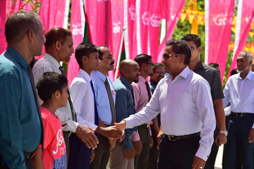 ސެޕްޓެމްބަރ 3، 2018:  އދ. މަހިބަދޫގައި މަގު ހެދުމުގެ މަސައްކަތް ނިމުން ރަސްމިއްޔާތުގައި ރައީސް ޔާމީން ބައިވެރި ވެޑައިގަތުން -- ފޮޓޯ/ ރައީސް އޮފީސް
