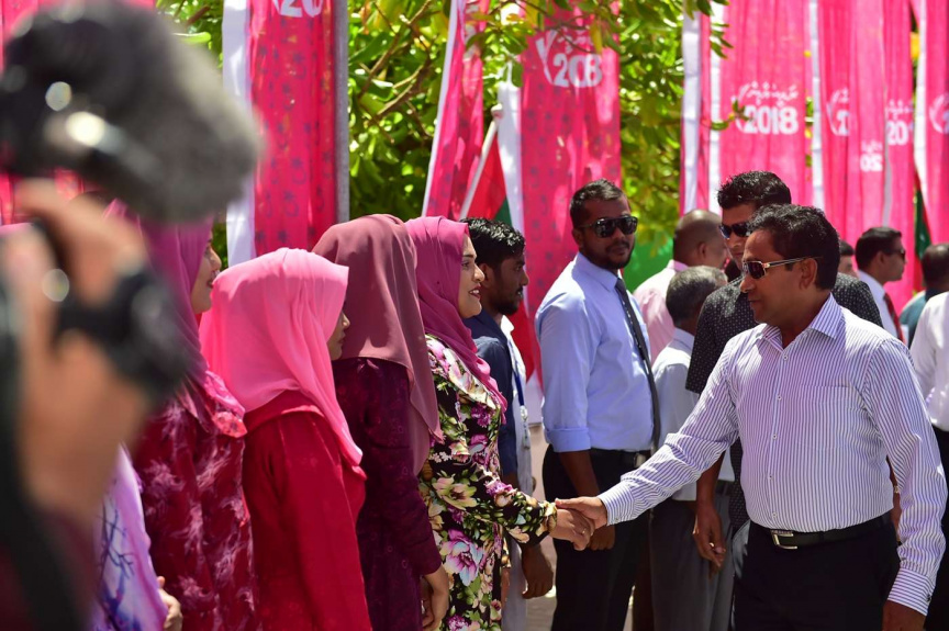 ސެޕްޓެމްބަރ 3، 2018:  އދ. މަހިބަދޫގައި މަގު ހެދުމުގެ މަސައްކަތް ނިމުން ރަސްމިއްޔާތުގައި ރައީސް ޔާމީން ބައިވެރި ވެޑައިގަތުން -- ފޮޓޯ/ ރައީސް އޮފީސް