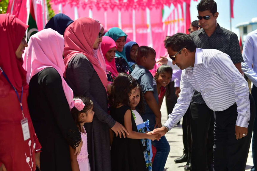 ސެޕްޓެމްބަރ 3، 2018:  އދ. މަހިބަދޫގައި މަގު ހެދުމުގެ މަސައްކަތް ނިމުން ރަސްމިއްޔާތުގައި ރައީސް ޔާމީން ބައިވެރި ވެޑައިގަތުން -- ފޮޓޯ/ ރައީސް އޮފީސް