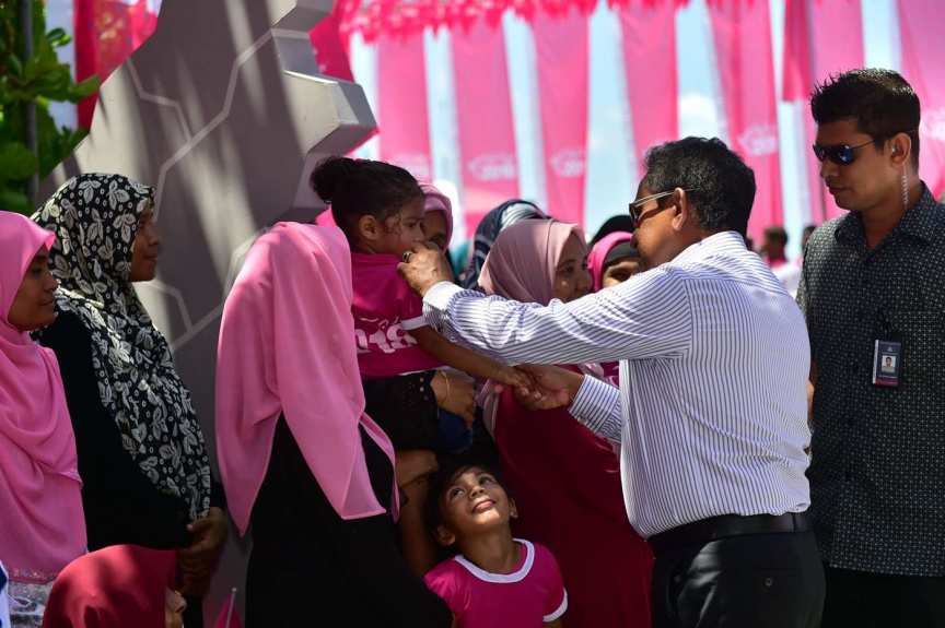 ސެޕްޓެމްބަރ 3، 2018:  އދ. މަހިބަދޫގައި މަގު ހެދުމުގެ މަސައްކަތް ނިމުން ރަސްމިއްޔާތުގައި ރައީސް ޔާމީން ބައިވެރި ވެޑައިގަތުން -- ފޮޓޯ/ ރައީސް އޮފީސް