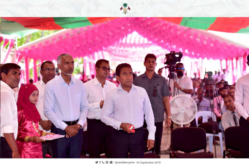 ސެޕްޓެމްބަރ 3، 2018:  އދ. މަހިބަދޫގައި މަގު ހެދުމުގެ މަސައްކަތް ނިމުން ރަސްމިއްޔާތުގައި ރައީސް ޔާމީން ބައިވެރި ވެޑައިގަތުން -- ފޮޓޯ/ ރައީސް އޮފީސް