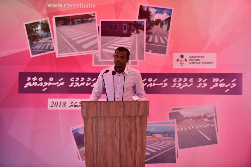 ސެޕްޓެމްބަރ 3، 2018:  އދ. މަހިބަދޫގައި މަގު ހެދުމުގެ މަސައްކަތް ނިމުން ރަސްމިއްޔާތުގައި ރައީސް ޔާމީން ބައިވެރި ވެޑައިގަތުން -- ފޮޓޯ/ ރައީސް އޮފީސް
