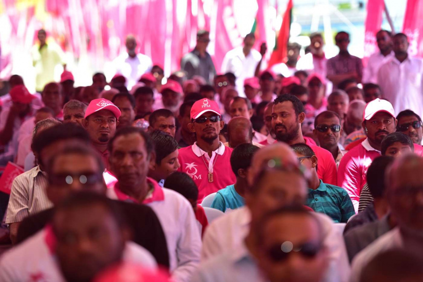 ސެޕްޓެމްބަރ 3، 2018:  އދ. މަހިބަދޫގައި މަގު ހެދުމުގެ މަސައްކަތް ނިމުން ރަސްމިއްޔާތުގައި ރައީސް ޔާމީން ބައިވެރި ވެޑައިގަތުން -- ފޮޓޯ/ ރައީސް އޮފީސް
