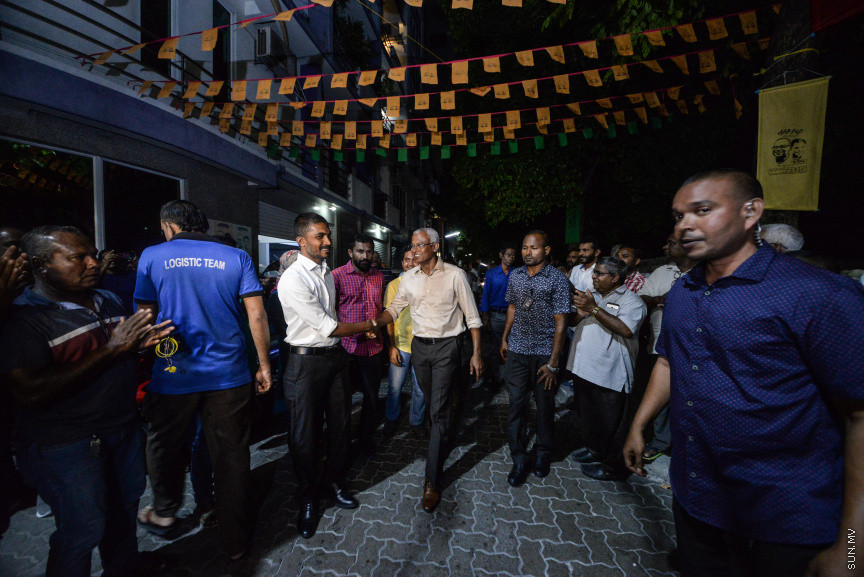 މިމަހުގެ 23 ގައި ބާއްވާ ރިޔާސީ އިންތިހާބަށް ކެންޕެއިން ކުރުމުގެ ގޮތުން  އިދިކޮޅު ކޯލިޝަން އިން މާލޭގައި ދެ ޖަގަހައެށް ހުޅުވުން -- ސަން ފޮޓޯ/  ފަޔާޒު މޫސާ
