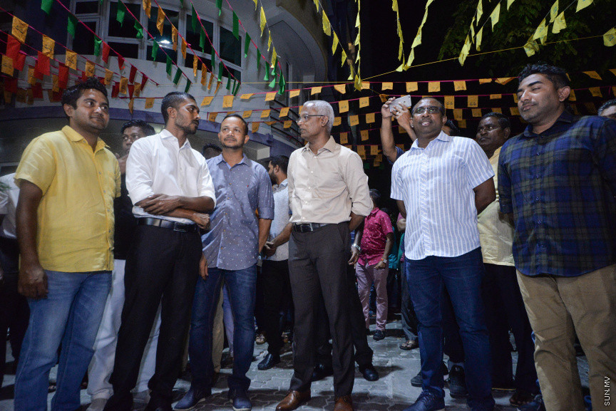 މިމަހުގެ 23 ގައި ބާއްވާ ރިޔާސީ އިންތިހާބަށް ކެންޕެއިން ކުރުމުގެ ގޮތުން  އިދިކޮޅު ކޯލިޝަން އިން މާލޭގައި ދެ ޖަގަހައެށް ހުޅުވުން -- ސަން ފޮޓޯ/  ފަޔާޒު މޫސާ