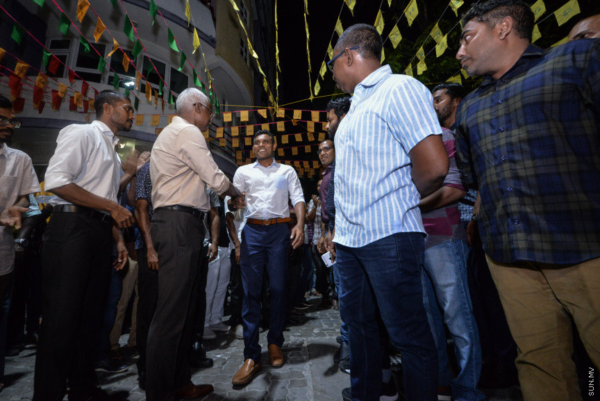 މިމަހުގެ 23 ގައި ބާއްވާ ރިޔާސީ އިންތިހާބަށް ކެންޕެއިން ކުރުމުގެ ގޮތުން  އިދިކޮޅު ކޯލިޝަން އިން މާލޭގައި ދެ ޖަގަހައެށް ހުޅުވުން -- ސަން ފޮޓޯ/  ފަޔާޒު މޫސާ