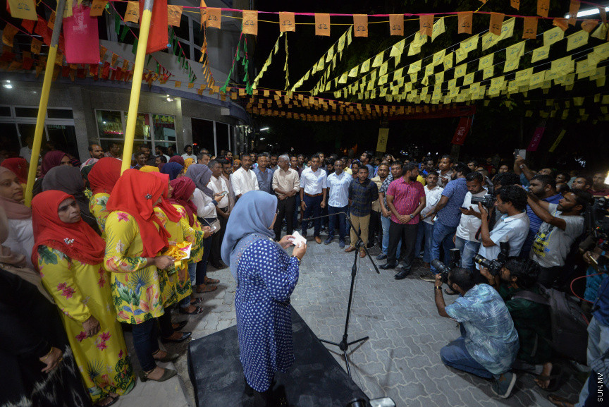 މިމަހުގެ 23 ގައި ބާއްވާ ރިޔާސީ އިންތިހާބަށް ކެންޕެއިން ކުރުމުގެ ގޮތުން  އިދިކޮޅު ކޯލިޝަން އިން މާލޭގައި ދެ ޖަގަހައެށް ހުޅުވުން -- ސަން ފޮޓޯ/  ފަޔާޒު މޫސާ