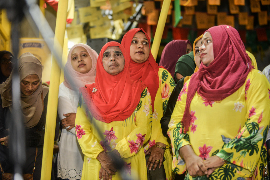 މިމަހުގެ 23 ގައި ބާއްވާ ރިޔާސީ އިންތިހާބަށް ކެންޕެއިން ކުރުމުގެ ގޮތުން  އިދިކޮޅު ކޯލިޝަން އިން މާލޭގައި ދެ ޖަގަހައެށް ހުޅުވުން -- ސަން ފޮޓޯ/  ފަޔާޒު މޫސާ