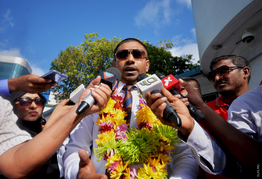މަހުލޫފު މިނިވަންވެވަޑައި ގަތުމައް ފަހު ނޫސް ވެރިން ނާ ބަށްދަލުކުރުން -- ސަން ފޮޓޯ/ އަޙުމަދު އަވްޝަން އިލްޔާސް