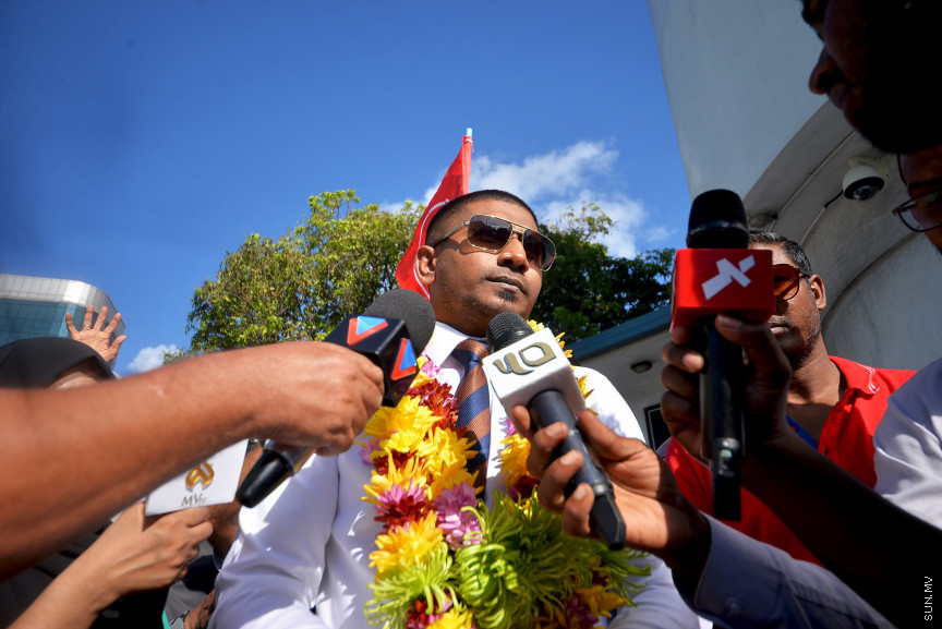 މަހުލޫފު މިނިވަންވެވަޑައި ގަތުމައް ފަހުނޫސް ވެރިން ނާ ބަށްދަލުކުރުން -- ސަން ފޮޓޯ/ އަޙުމަދު އަވްޝަން އިލްޔާސް