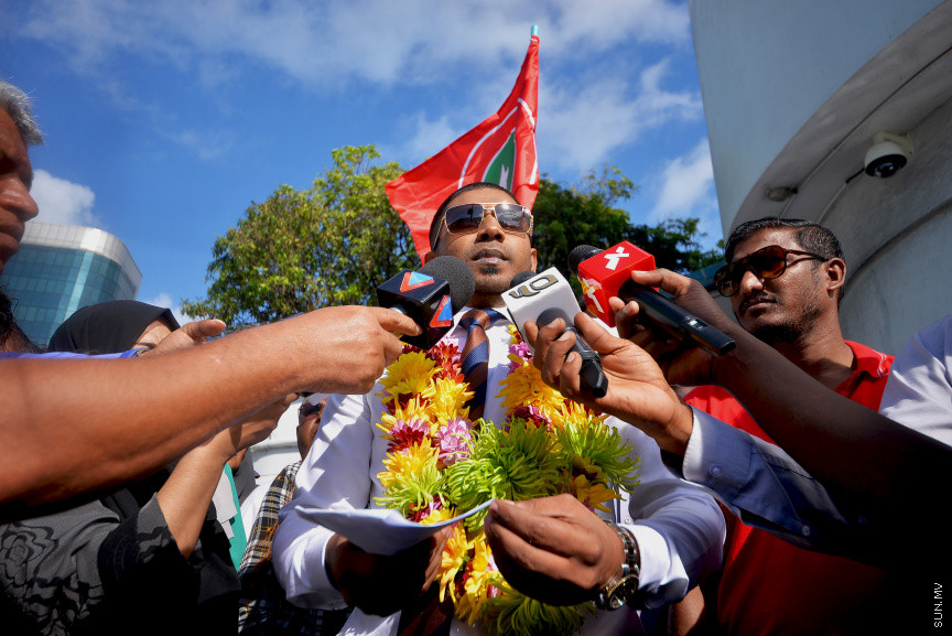 މަހުލޫފު މިނިވަންވެވަޑައި ގަތުމައް ފަހުނޫސް ވެރިން ނާ ބަށްދަލުކުރުން -- ސަން ފޮޓޯ/ އަޙުމަދު އަވްޝަން އިލްޔާސް