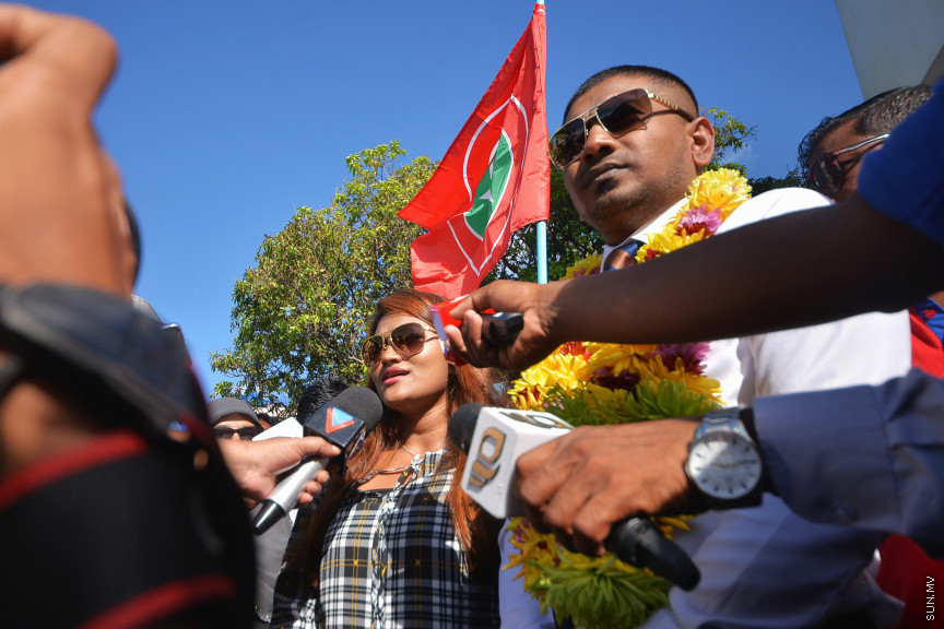 މަހުލޫފު މިނިވަންވެވަޑައި ގަތުމައް ފަހުނޫސް ވެރިން ނާ ބަށްދަލުކުރުން -- ސަން ފޮޓޯ/ އަޙުމަދު އަވްޝަން އިލްޔާސް