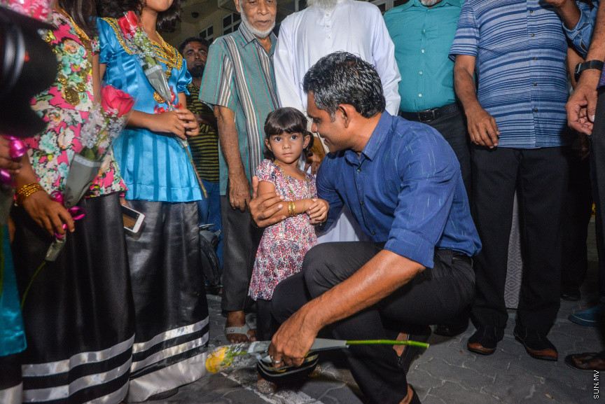 ރިޔާސީ އިންތިހާބް ކާމިޔާބުކުރެއްވި އިބްރާހިމް މުހައްމަދު ސޯލިހް އަދި ފައިސަލް ނަސީމްއަށް މަރުހަބާ ކިޔުމަށް ގަލޮޅު ދެކުނު ސަރަހައްދު ރައްޔިތުން ބޭއްވި ހާއްސަ ހަރަކާތުގެ ތެރެއިން -- ސަން ފޮޓޯ/ ފަޔާޒު މޫސާ