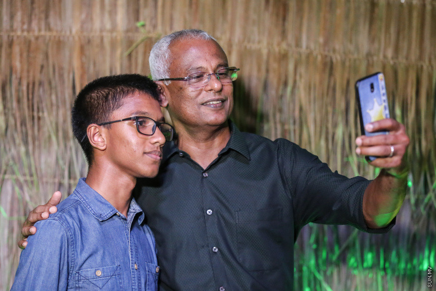 ރިޔާސީ އިންތިހާބް ކާމިޔާބުކުރެއްވި އިބްރާހިމް މުހައްމަދު ސޯލިހް އަދި ފައިސަލް ނަސީމްއަށް މަރުހަބާ ކިޔުމަށް ގަލޮޅު ދެކުނު ސަރަހައްދު ރައްޔިތުން ބޭއްވި ހާއްސަ ހަރަކާތުގެ ތެރެއިން -- ސަން ފޮޓޯ/ ފަޔާޒު މޫސާ