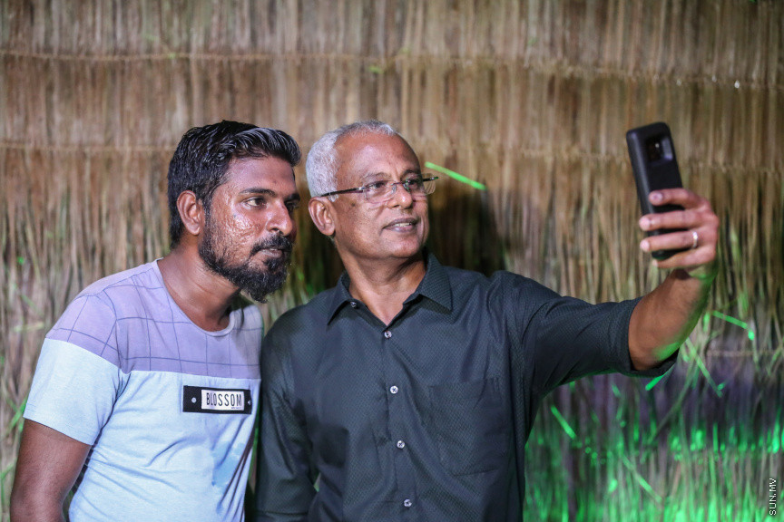 ރިޔާސީ އިންތިހާބް ކާމިޔާބުކުރެއްވި އިބްރާހިމް މުހައްމަދު ސޯލިހް އަދި ފައިސަލް ނަސީމްއަށް މަރުހަބާ ކިޔުމަށް ގަލޮޅު ދެކުނު ސަރަހައްދު ރައްޔިތުން ބޭއްވި ހާއްސަ ހަރަކާތުގެ ތެރެއިން -- ސަން ފޮޓޯ/ ފަޔާޒު މޫސާ