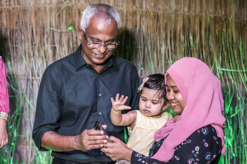 ރިޔާސީ އިންތިހާބް ކާމިޔާބުކުރެއްވި އިބްރާހިމް މުހައްމަދު ސޯލިހް އަދި ފައިސަލް ނަސީމްއަށް މަރުހަބާ ކިޔުމަށް ގަލޮޅު ދެކުނު ސަރަހައްދު ރައްޔިތުން ބޭއްވި ހާއްސަ ހަރަކާތުގެ ތެރެއިން -- ސަން ފޮޓޯ/ ފަޔާޒު މޫސާ