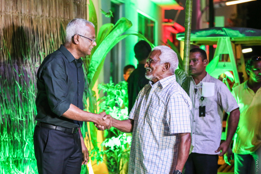 ރިޔާސީ އިންތިހާބް ކާމިޔާބުކުރެއްވި އިބްރާހިމް މުހައްމަދު ސޯލިހް އަދި ފައިސަލް ނަސީމްއަށް މަރުހަބާ ކިޔުމަށް ގަލޮޅު ދެކުނު ސަރަހައްދު ރައްޔިތުން ބޭއްވި ހާއްސަ ހަރަކާތުގެ ތެރެއިން -- ސަން ފޮޓޯ/ ފަޔާޒު މޫސާ