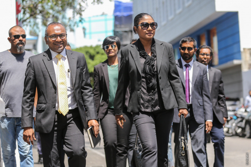 އޮކްޓޯބަރ 21، 2018: ރިޔާސީ އިންތިޚާބު ބާތިލްކޮށްދިނުމަށް އެދިވަޑައިގެން، ރައީސް ޔާމީން ސުޕްރީމް ކޯޓަށް ހުށަހެޅި މައްސަލަ: ރިޔާސީ އިންތިޚާބު ބާތިލު ކުރަން ނުޖެހޭ ކަމަށް ސުޕްރީމު ކޯޓުން ވަނީ  ހުކުމް ކޮށްފައި -- ސަން ފޮޓޯ// ފަޔާޒު މޫސާ