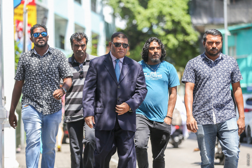 އޮކްޓޯބަރ 21، 2018: ރިޔާސީ އިންތިޚާބު ބާތިލްކޮށްދިނުމަށް އެދިވަޑައިގެން، ރައީސް ޔާމީން ސުޕްރީމް ކޯޓަށް ހުށަހެޅި މައްސަލަ: ރިޔާސީ އިންތިޚާބު ބާތިލު ކުރަން ނުޖެހޭ ކަމަށް ސުޕްރީމު ކޯޓުން ވަނީ  ހުކުމް ކޮށްފައި -- ސަން ފޮޓޯ// ފަޔާޒު މޫސާ