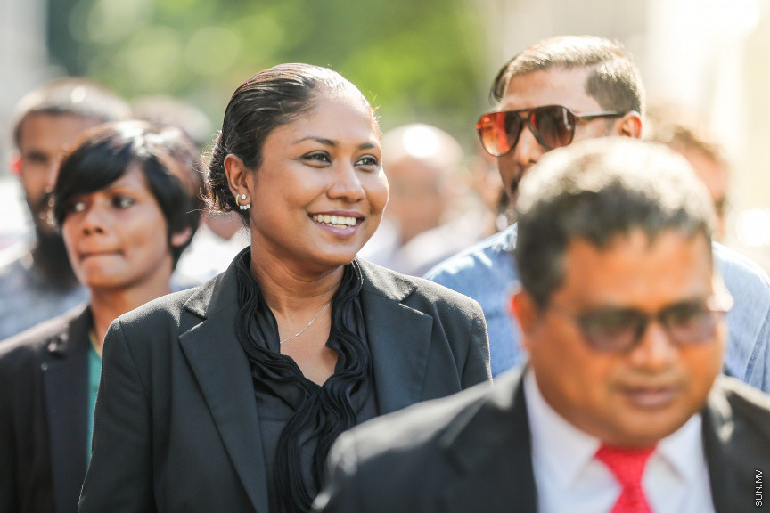 އޮކްޓޯބަރ 21، 2018: ރިޔާސީ އިންތިޚާބު ބާތިލްކޮށްދިނުމަށް އެދިވަޑައިގެން، ރައީސް ޔާމީން ސުޕްރީމް ކޯޓަށް ހުށަހެޅި މައްސަލަ: ރިޔާސީ އިންތިޚާބު ބާތިލު ކުރަން ނުޖެހޭ ކަމަށް ސުޕްރީމު ކޯޓުން ވަނީ  ހުކުމް ކޮށްފައި -- ސަން ފޮޓޯ// ފަޔާޒު މޫސާ