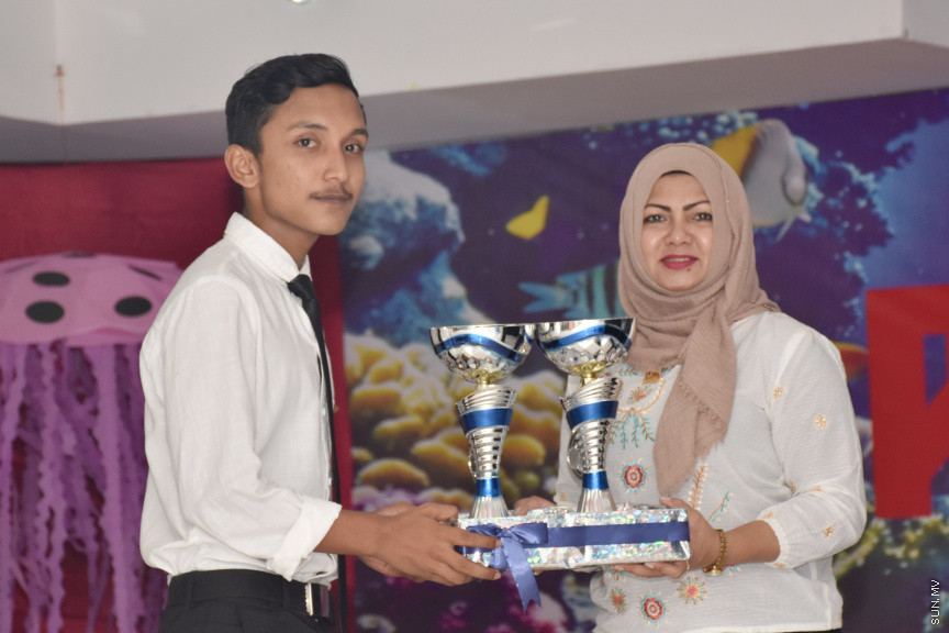 ދ. ބަނޑިދޫ ސްކޫލުގެ 2018ވަނަ އަހަރުގެ އަހަރީ އިނާމް ދިނުމުގެ ޖަލްސާގެ ތެރެއިން -- ސަން ފޮޓޯ/ މުހައްމަދު މުޒައްޔިން