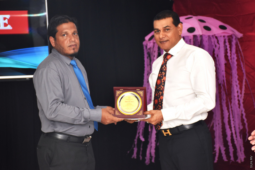 ދ. ބަނޑިދޫ ސްކޫލުގެ 2018ވަނަ އަހަރުގެ އަހަރީ އިނާމް ދިނުމުގެ ޖަލްސާގެ ތެރެއިން -- ސަން ފޮޓޯ/ މުހައްމަދު މުޒައްޔިން