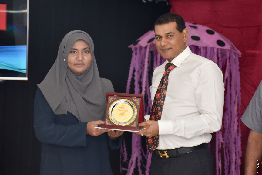 ދ. ބަނޑިދޫ ސްކޫލުގެ 2018ވަނަ އަހަރުގެ އަހަރީ އިނާމް ދިނުމުގެ ޖަލްސާގެ ތެރެއިން -- ސަން ފޮޓޯ/ މުހައްމަދު މުޒައްޔިން