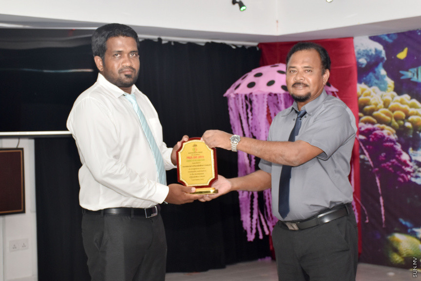 ދ. ބަނޑިދޫ ސްކޫލުގެ 2018ވަނަ އަހަރުގެ އަހަރީ އިނާމް ދިނުމުގެ ޖަލްސާގެ ތެރެއިން -- ސަން ފޮޓޯ/ މުހައްމަދު މުޒައްޔިން