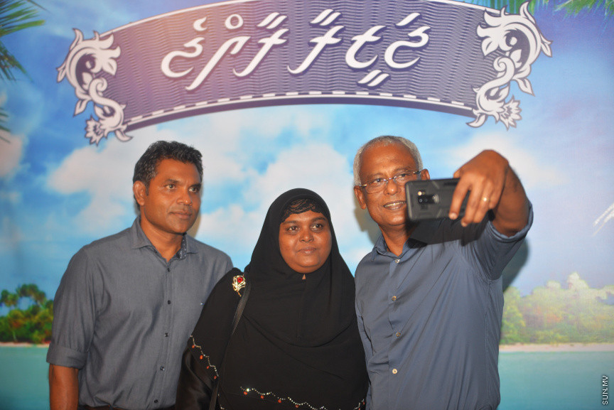 24 އޮކްޓޫބަރު 2018 ގައި އިންތިހާބީ ރައީސް އާއި ނައިބް ރައީސް މާފަންނު މެދުދާއިރާގެ ރައީތުންނާއި އެކު ރިޔާސީ އިންތިހާބުގެ ކާމިޔާބީ ފާހަގަކުރުން -- ސަން ފޮޓޯ/ އަޙުމަދު އަވްޝަން އިލްޔާސް