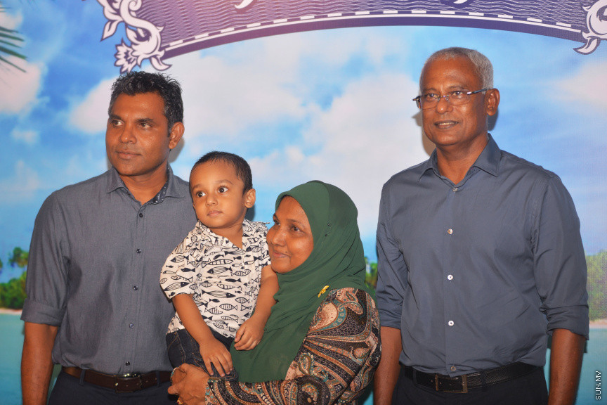 24 އޮކްޓޫބަރު 2018 ގައި އިންތިހާބީ ރައީސް އާއި ނައިބް ރައީސް މާފަންނު މެދުދާއިރާގެ ރައީތުންނާއި އެކު ރިޔާސީ އިންތިހާބުގެ ކާމިޔާބީ ފާހަގަކުރުން -- ސަން ފޮޓޯ/ އަޙުމަދު އަވްޝަން އިލްޔާސް