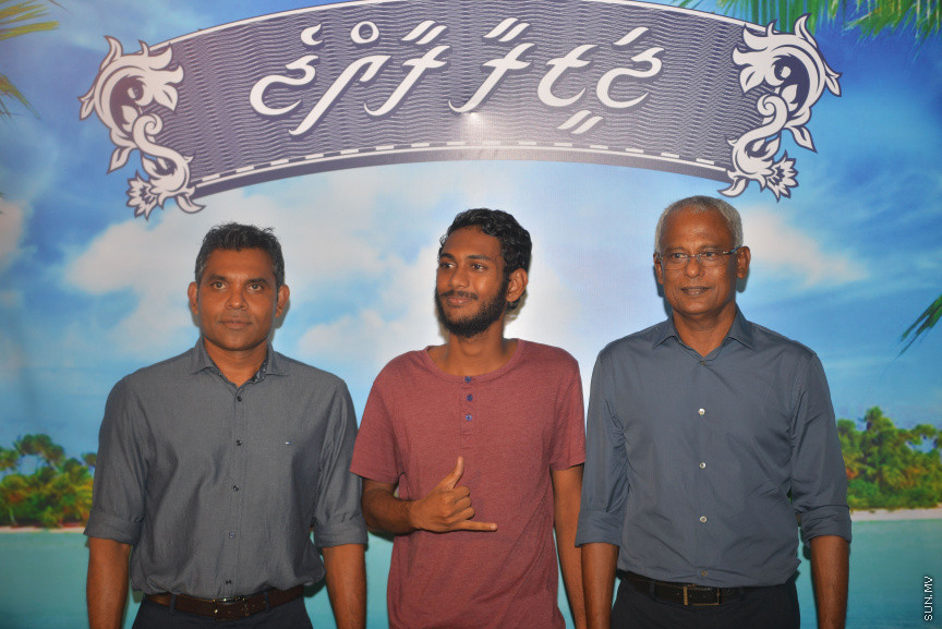 24 އޮކްޓޫބަރު 2018 ގައި އިންތިހާބީ ރައީސް އާއި ނައިބް ރައީސް މާފަންނު މެދުދާއިރާގެ ރައީތުންނާއި އެކު ރިޔާސީ އިންތިހާބުގެ ކާމިޔާބީ ފާހަގަކުރުން -- ސަން ފޮޓޯ/ އަޙުމަދު އަވްޝަން އިލްޔާސް