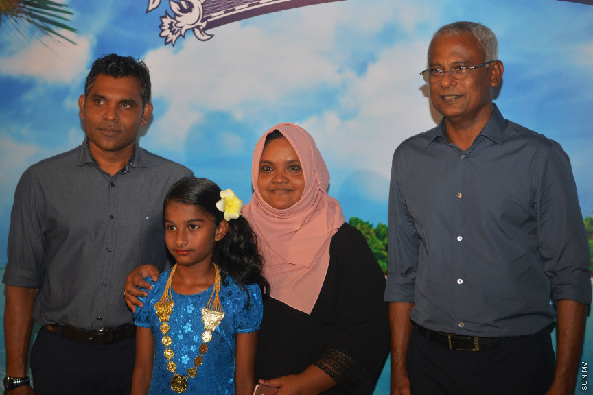 24 އޮކްޓޫބަރު 2018 ގައި އިންތިހާބީ ރައީސް އާއި ނައިބް ރައީސް މާފަންނު މެދުދާއިރާގެ ރައީތުންނާއި އެކު ރިޔާސީ އިންތިހާބުގެ ކާމިޔާބީ ފާހަގަކުރުން -- ސަން ފޮޓޯ/ އަޙުމަދު އަވްޝަން އިލްޔާސް