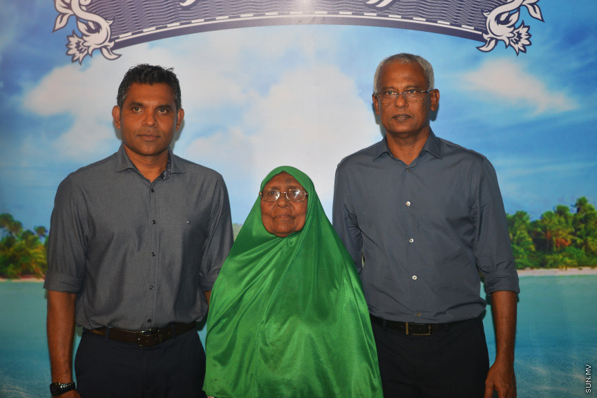 24 އޮކްޓޫބަރު 2018 ގައި އިންތިހާބީ ރައީސް އާއި ނައިބް ރައީސް މާފަންނު މެދުދާއިރާގެ ރައީތުންނާއި އެކު ރިޔާސީ އިންތިހާބުގެ ކާމިޔާބީ ފާހަގަކުރުން -- ސަން ފޮޓޯ/ އަޙުމަދު އަވްޝަން އިލްޔާސް