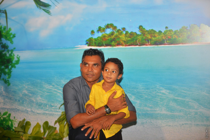 24 އޮކްޓޫބަރު 2018 ގައި އިންތިހާބީ ރައީސް އާއި ނައިބް ރައީސް މާފަންނު މެދުދާއިރާގެ ރައީތުންނާއި އެކު ރިޔާސީ އިންތިހާބުގެ ކާމިޔާބީ ފާހަގަކުރުން -- ސަން ފޮޓޯ/ އަޙުމަދު އަވްޝަން އިލްޔާސް