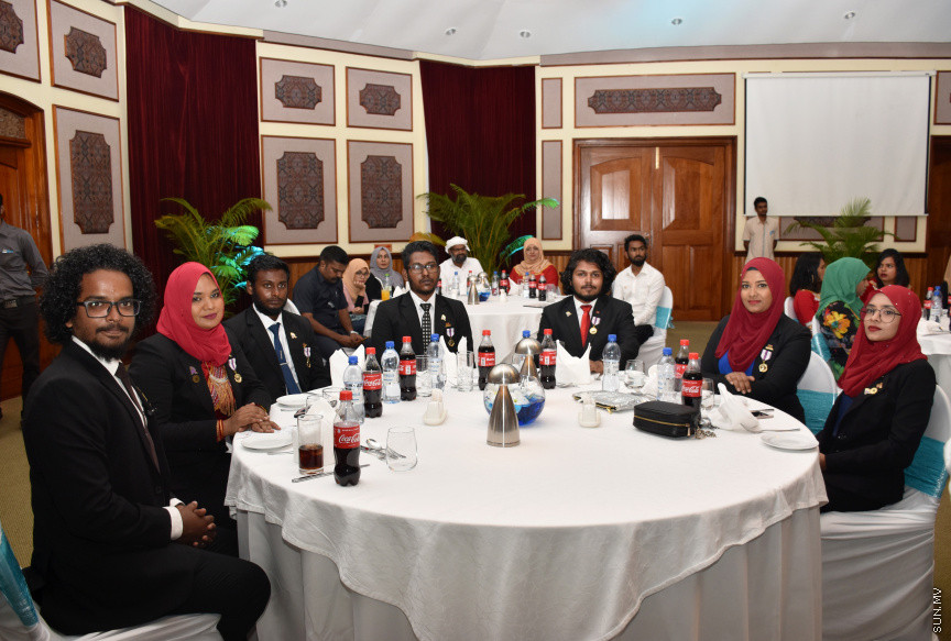 މިލީނިއަމް ޔޫތު ލީޑާސް ކެމްޕްގެ ނިންމުމުގެ ރަސްމިއްޔާތު ތެރެއިން -- ފޮޓޯ ސަން