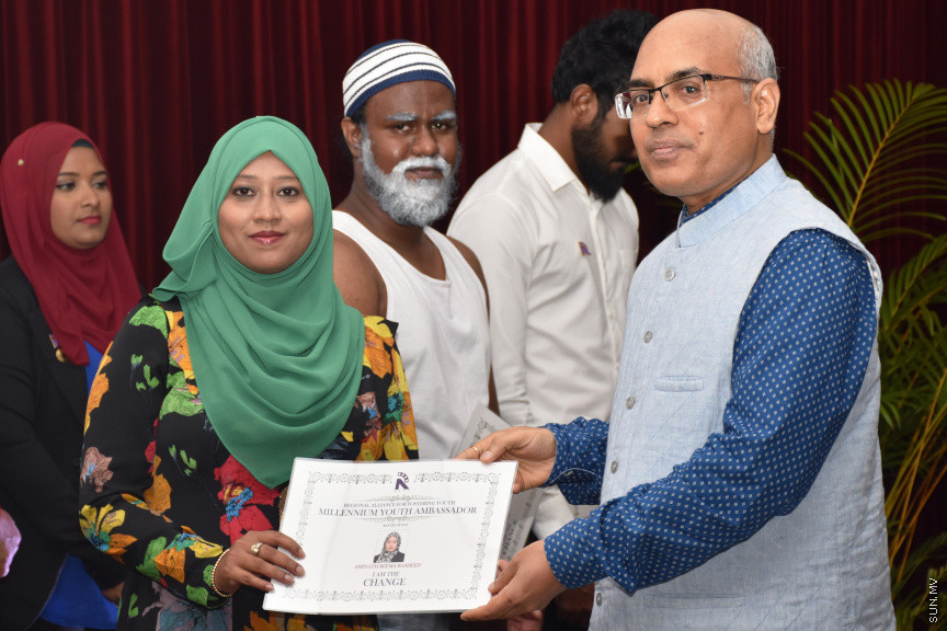 މިލީނިއަމް ޔޫތު ލީޑާސް ކެމްޕްގެ ނިންމުމުގެ ރަސްމިއްޔާތު ތެރެއިން -- ފޮޓޯ ސަން