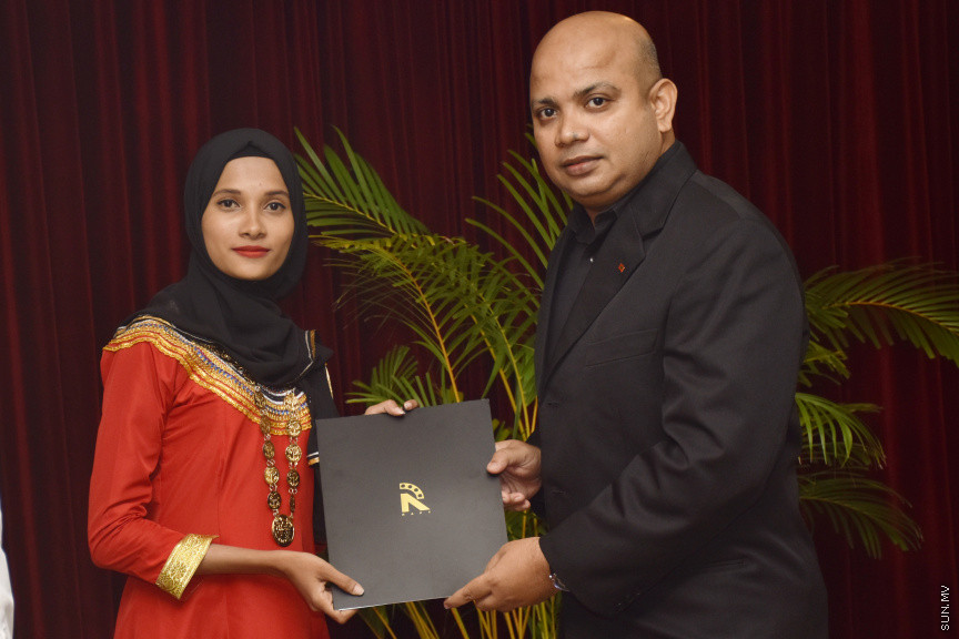 މިލީނިއަމް ޔޫތު ލީޑާސް ކެމްޕްގެ ނިންމުމުގެ ރަސްމިއްޔާތު ތެރެއިން -- ފޮޓޯ ސަން