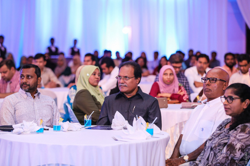 އޮކްޓޯބަރ 26، 2018: އޭޑީކޭ ހޮސްޕިޓަލްގެ މިދިޔަ އަހަރުގެ "އެމްޕްލޯއީ އޮފް ދަ އިޔަރ" އެވޯޑް ހަފްލާގެ ތެރެއިން -- ސަން ފޮޓޯ/ ފަޔާޒު މޫސާ